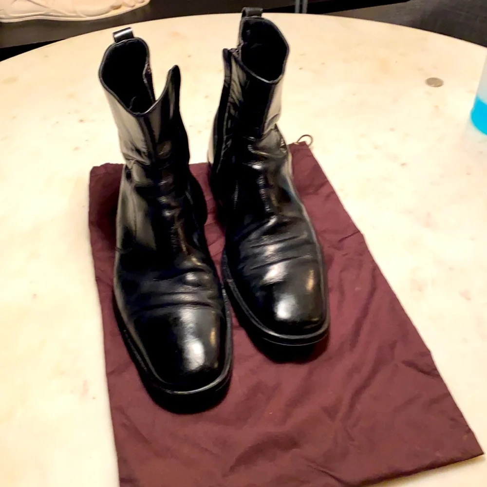 Men’s Gucci black side zip dress boot. Super cool. Classic. - Picture 4 of 4